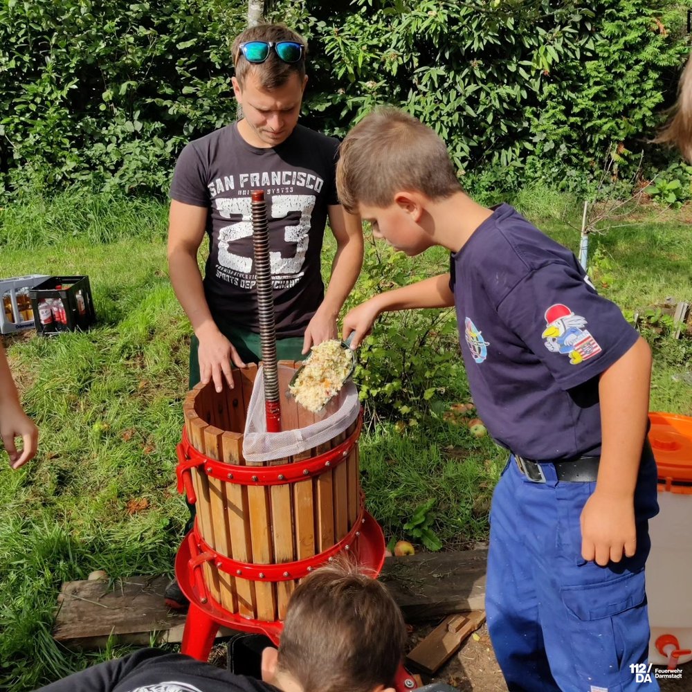 Dennis Rapp Wir machen Apfelsaft!