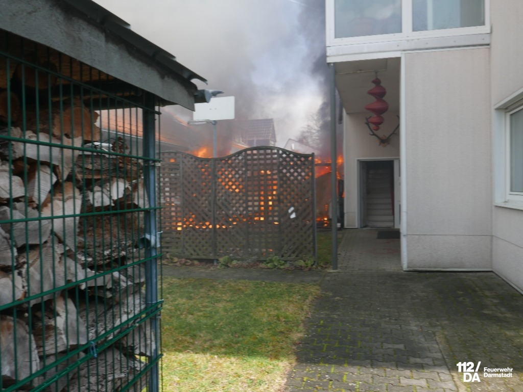 Feuer in Werkstattgebäude